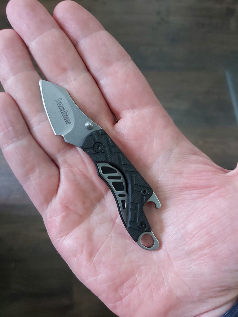 The Cinder by Kershaw in the hand The Cinder by Kershaw in the hand