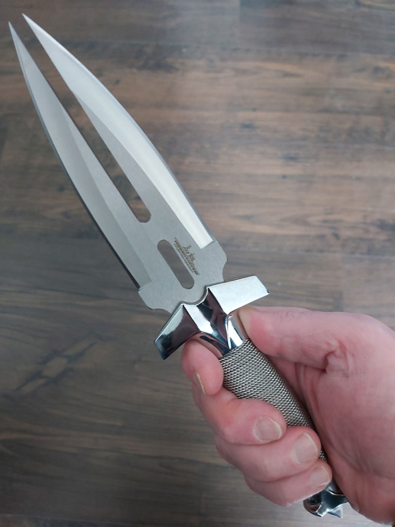 Gil Hibben Double Shadow Knife in the hand Gil Hibben Double Shadow Knife in the hand