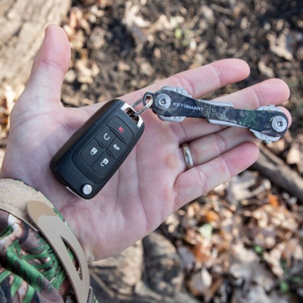 KeySmart Aluminum Compact Key Organiser (2-8 Keys, Mossy Oak Camo) - Image 3