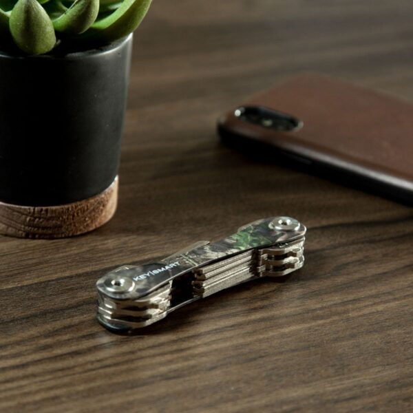 KeySmart Aluminum Compact Key Organiser (2-8 Keys, Mossy Oak Camo) - Image 9