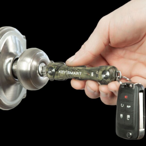 KeySmart Pro | Compact Key Holder with Tile Smart Location (Up to 10 Keys, Mossy Oak) - Image 3