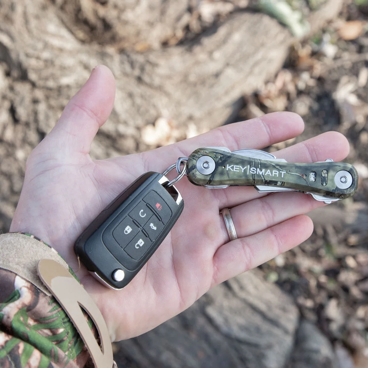 KeySmart Pro | Compact Key Holder with Tile Smart Location (Up to 10 Keys, Mossy Oak) - Image 6