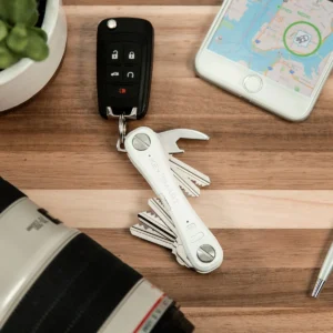 Alternative view of KeySmart Pro w/ Tile Smart Location, White
