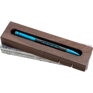 Alternative view of lionSTEEL Nyala Pen - Carbon Fibre / Blue