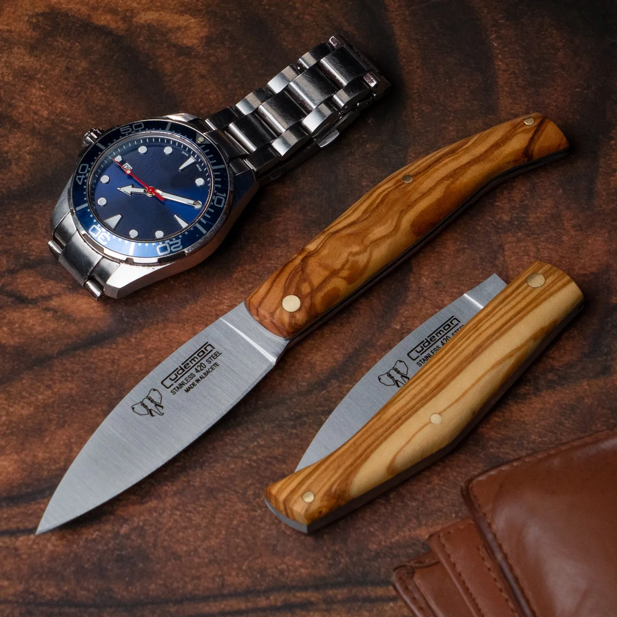 Cudeman Medium Olive Wood Outdoor Pocket Knife - Image 2